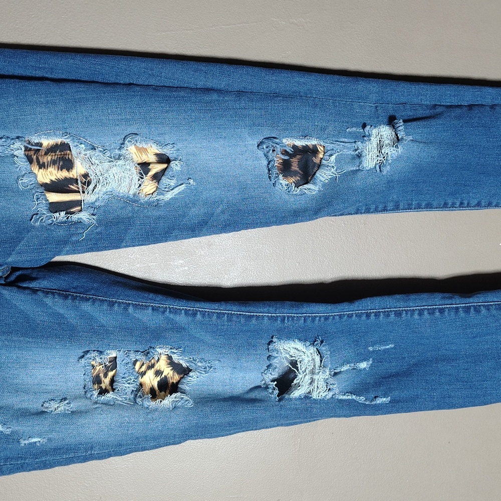 Judy Blue Distressed Animal Print Skinny Fit Jeans Size 11/30 - Picture 7 of 11
